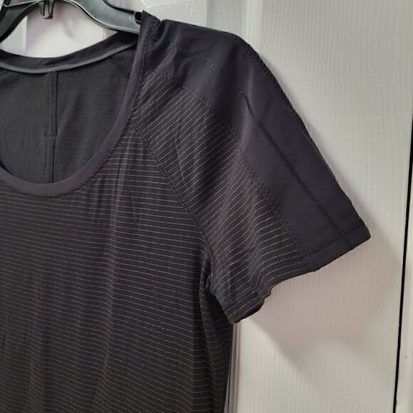 Lululemon Run Away Tee 8 - Picture 5 of 5